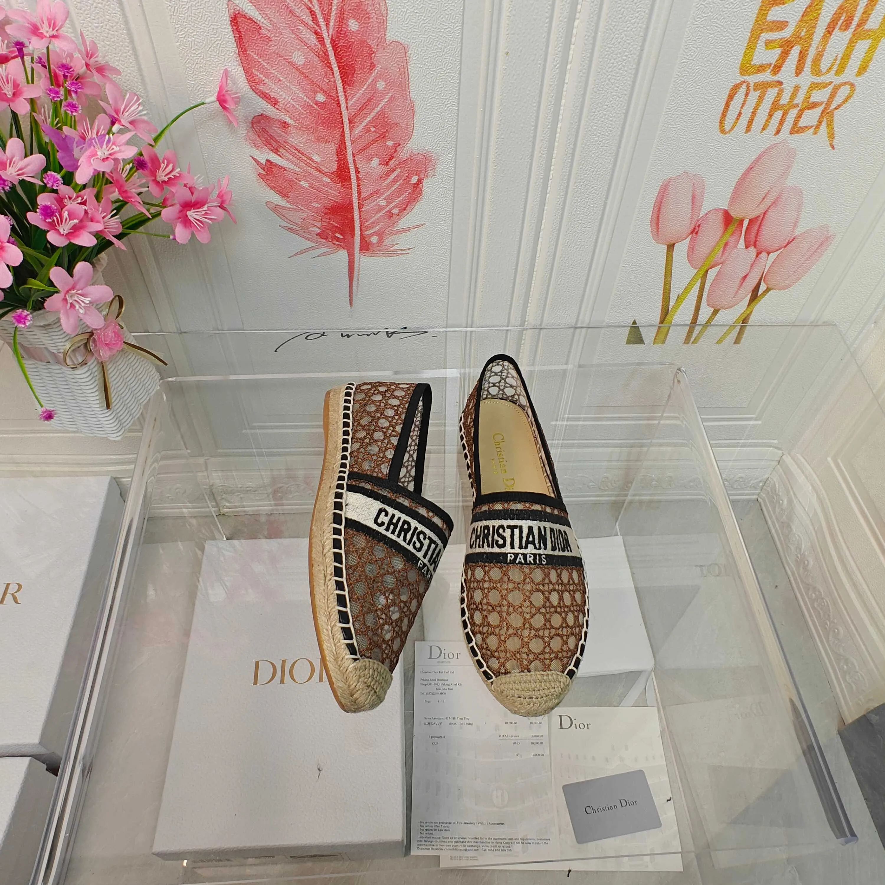 👟👟Ex-factory price 380👟👟 Dior Granville espadrilles with black embroidery top quality Upper: "CHRISTIANDIOR" embroidered mesh Craftsmanship: Hand-sewn hemp rope outsole Lining: Imported soft and breathable sheep lining with padded feet Size: 35-40 (customized at 34.41.42) Outsole: Exclusive molded rubber outsole decorated with lucky star symbol